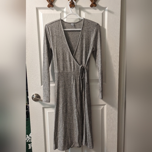 Old Navy Heather Grey & White Skater Style Wrap Dress | Size Small - Picture 1 of 8